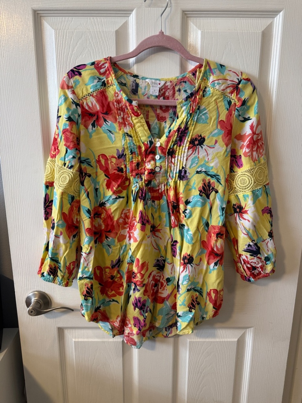 intro. Yellow Floral Pintuck Tunic with Lace Trim